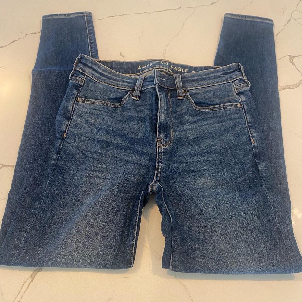 Like-new American Eagle Hi-Rise Jegging (Next Level Stretch) Size = US 6